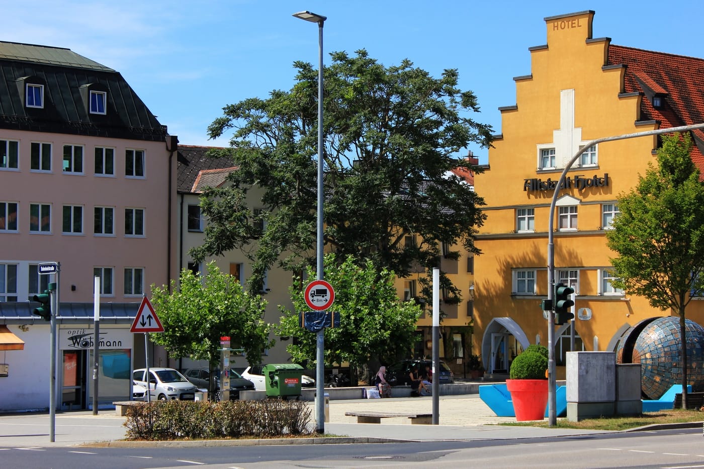Tagsüber vor dem Bahnhof in Amberg blick-vom-bahnhof-am-tag