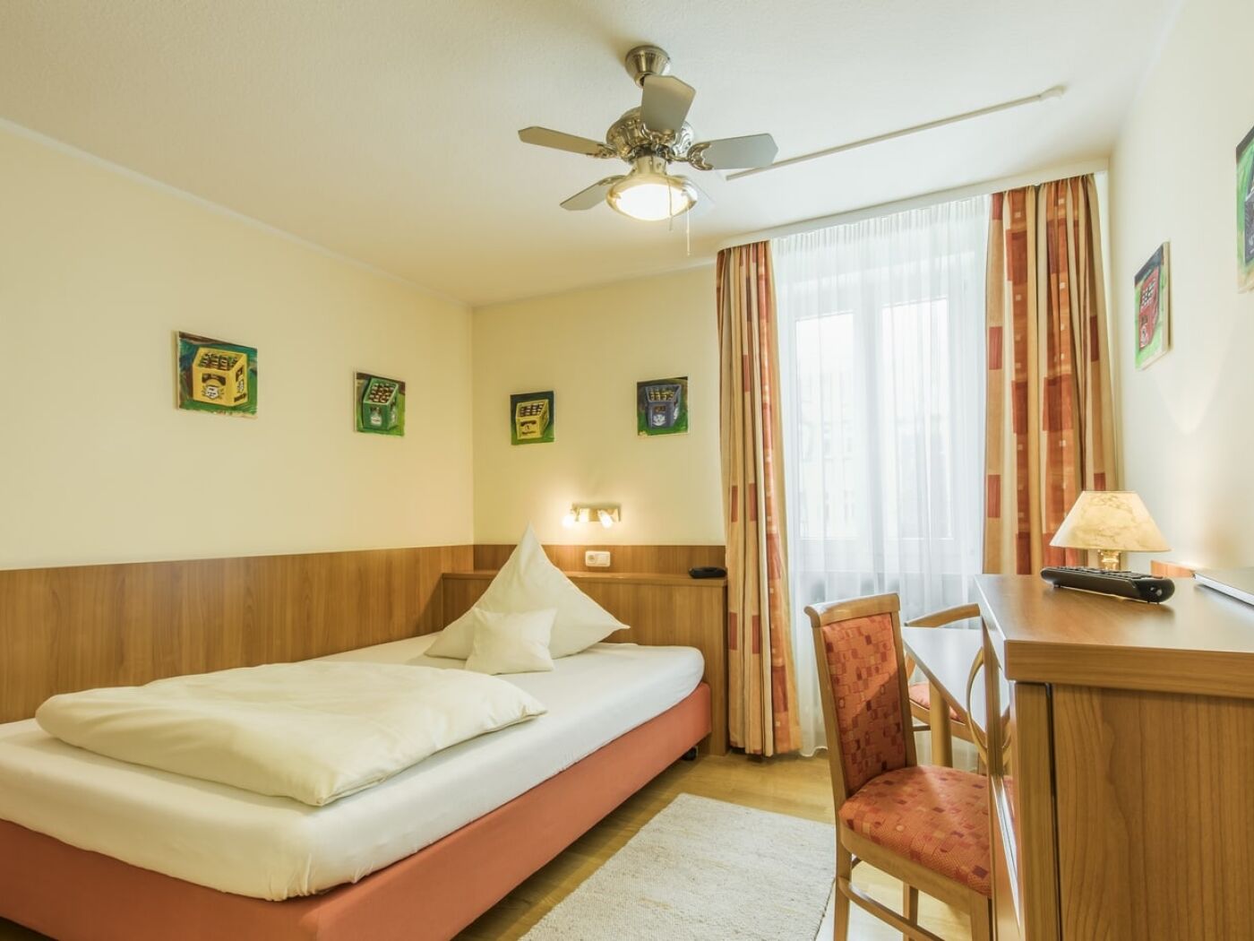 Single room 1 Johann Sturcz - Bierzimmer- Bett