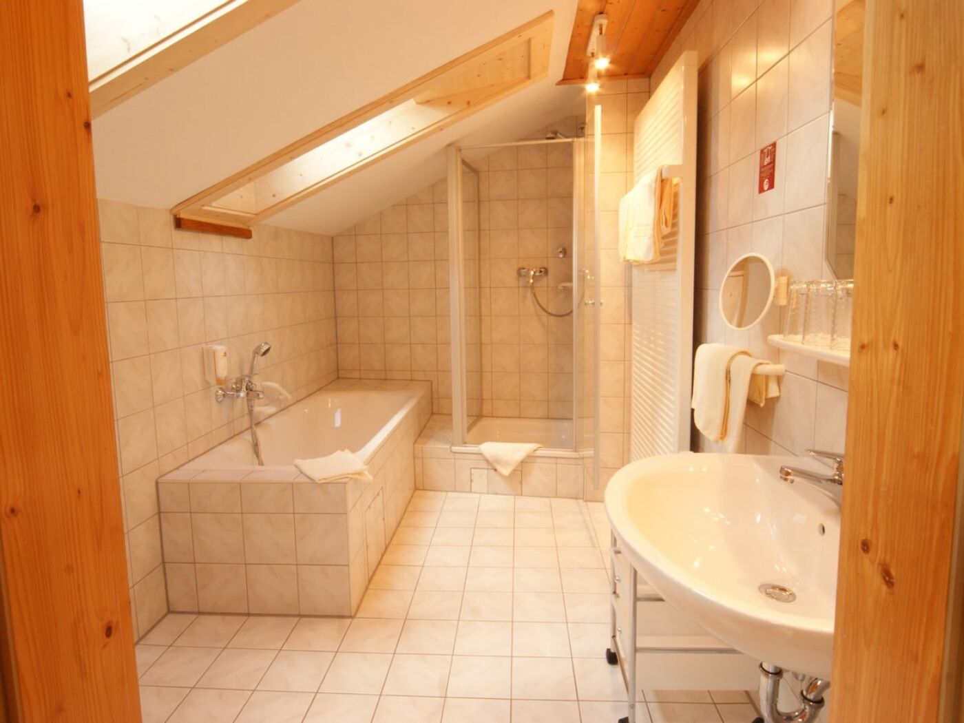 Suite 1 Badezimmer der Suite im Hotel Brunner Amberg