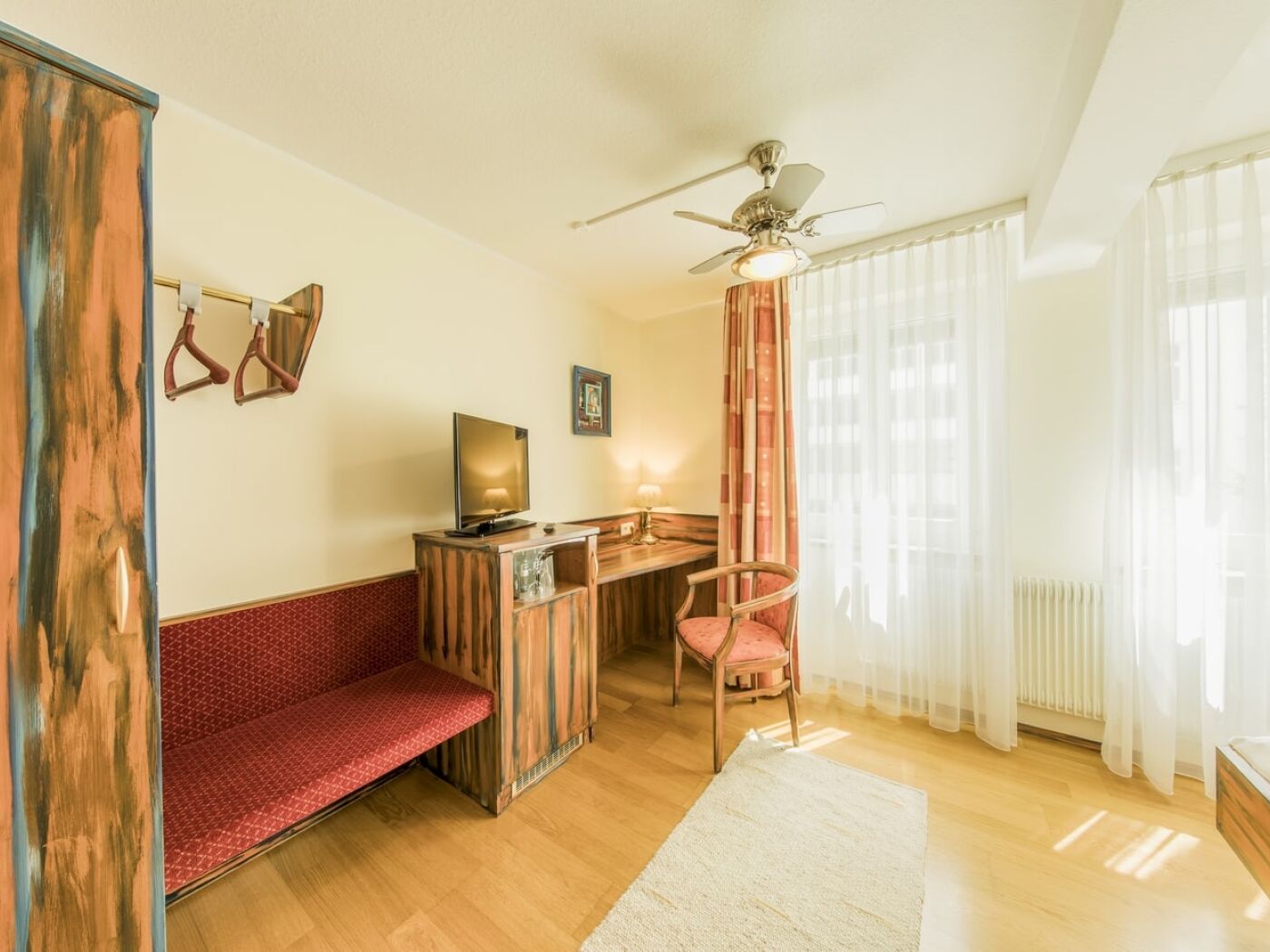 Einzelzimmer 1 Daniel Pari - Kunstzimmer 2 - Wohnbereich
