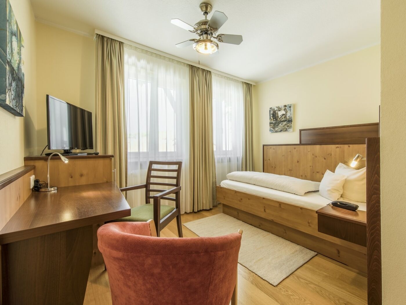 Einzelzimmer 1 Evelyn Mulzer - Bereit für die Zeichen