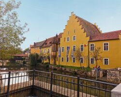Luft-Kunst-Liebe 8 Das Luftmuseum von der Vils aus gesehen