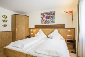 ruth-welnhofer-flug-in-den-himmel-ueber-amberg-zimmer-22-1