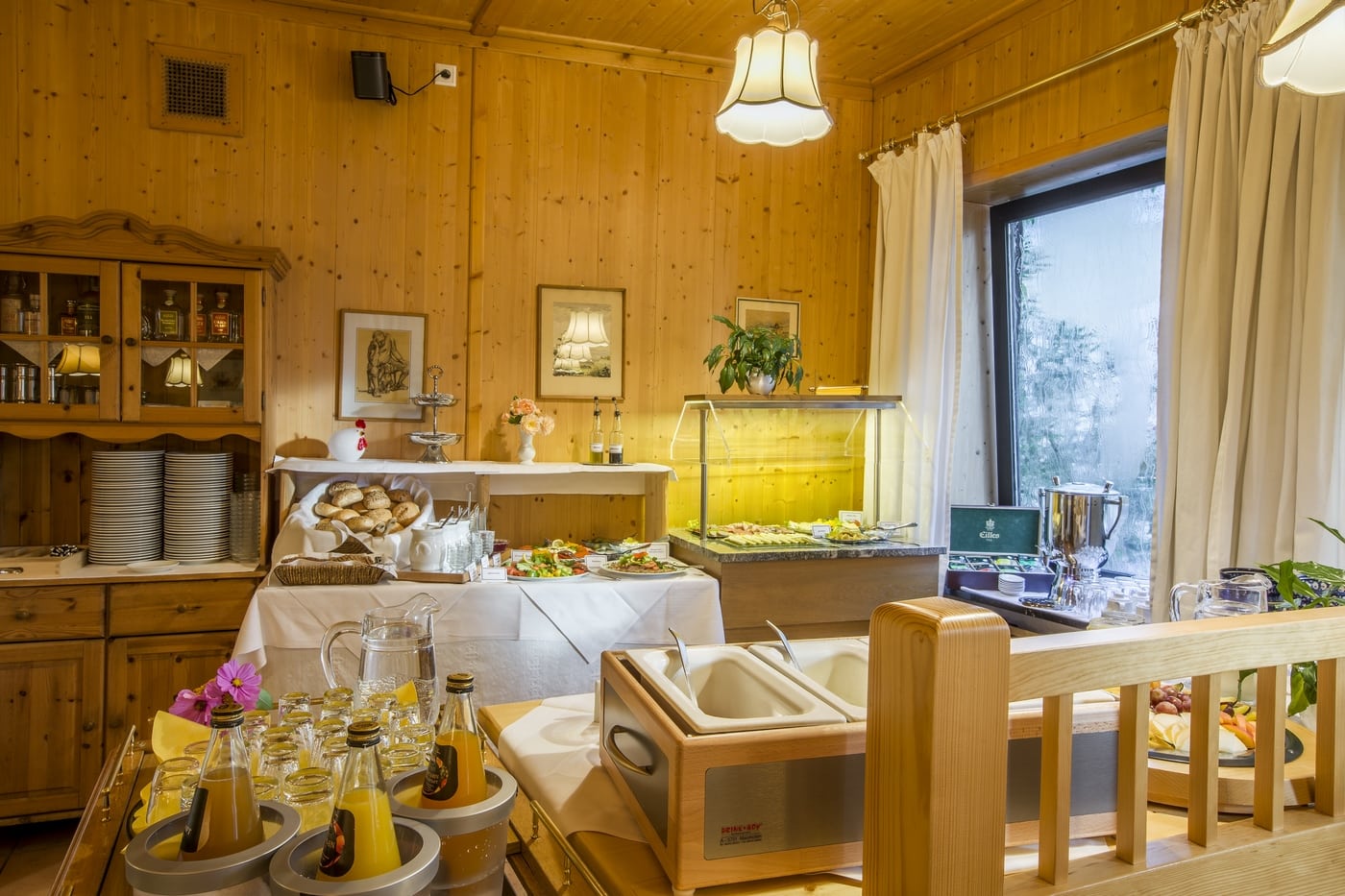 Fruehstueck-buffet-speiseraum