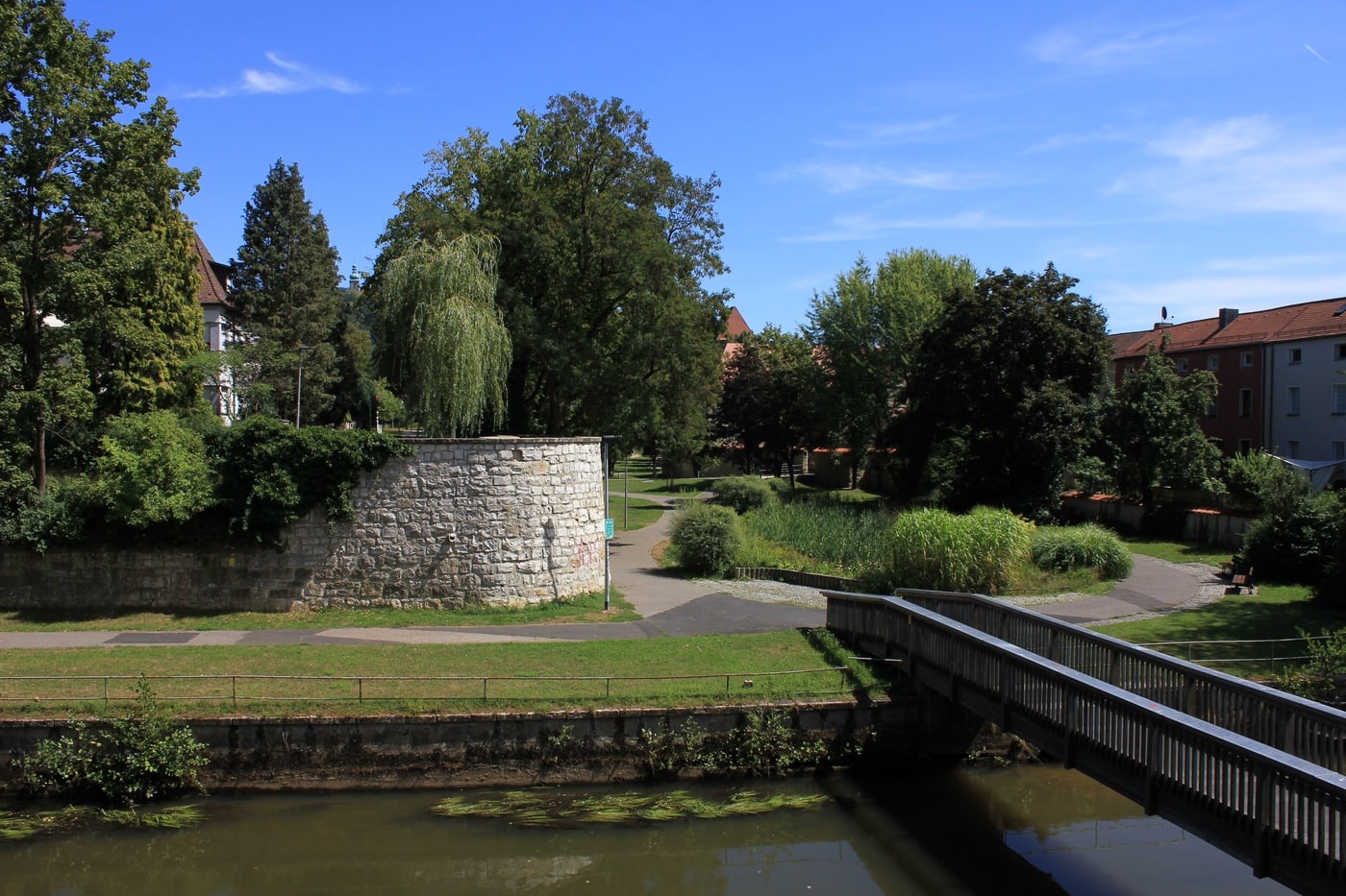 Parkeanlagen entlang der Vils