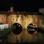 city-glasses-and-saint-martin-night