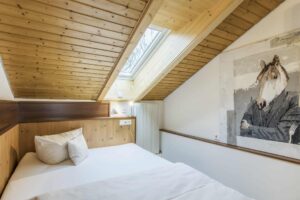 Schlafzimmer im Kunstzimmer vom Künstler Hermann-Maria Prätorius