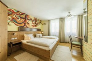 Das erste Kunstzimmer von Lilian Kovàcs heißt "Der magische Blick"