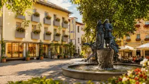 Teaser für das Angebot zum Amberger Brunnenfest mit einer Collage aus einem Foto vom Hotel Brunner und dem Amberger Hochzeitsbrunnen